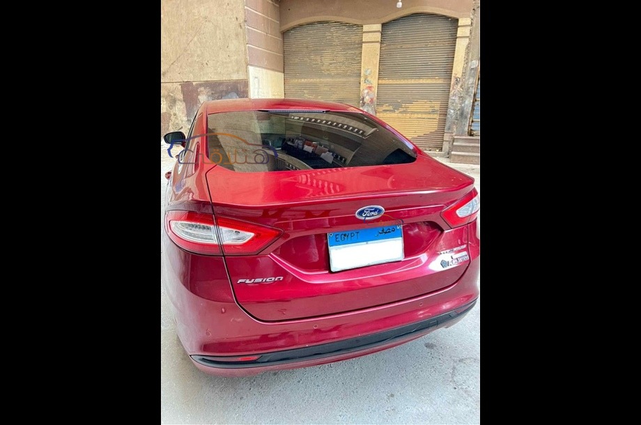 Fusion Ford احمر