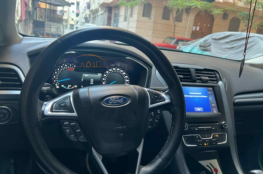 Fusion Ford احمر