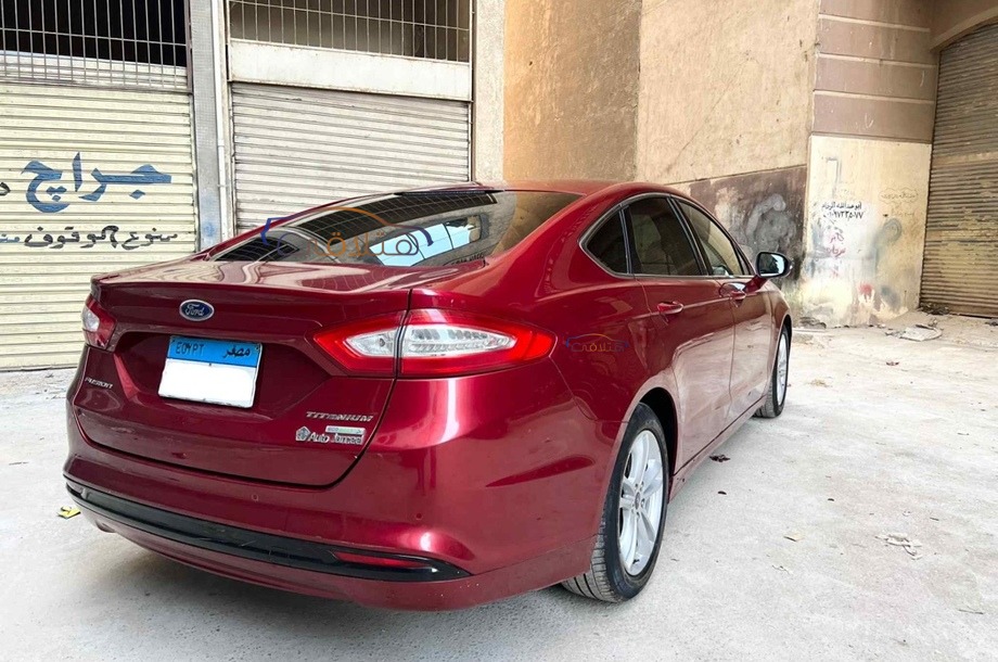 Fusion Ford احمر