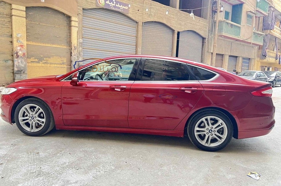 Fusion Ford احمر