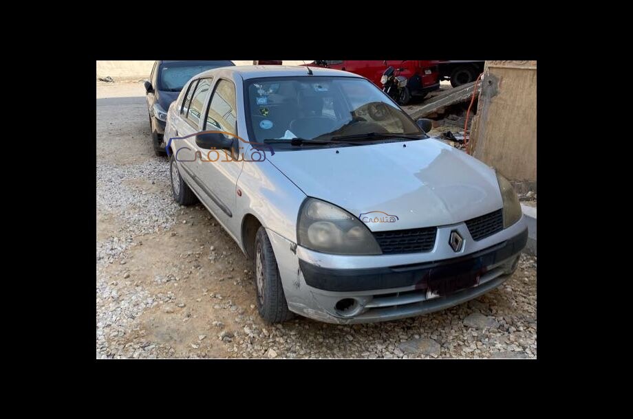 Clio Renault فضي