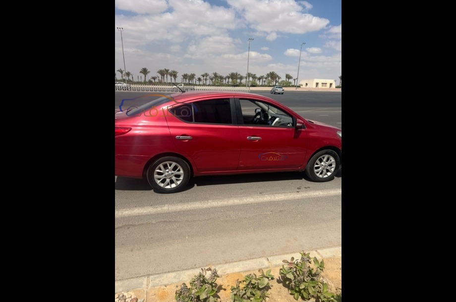 Sunny Nissan احمر