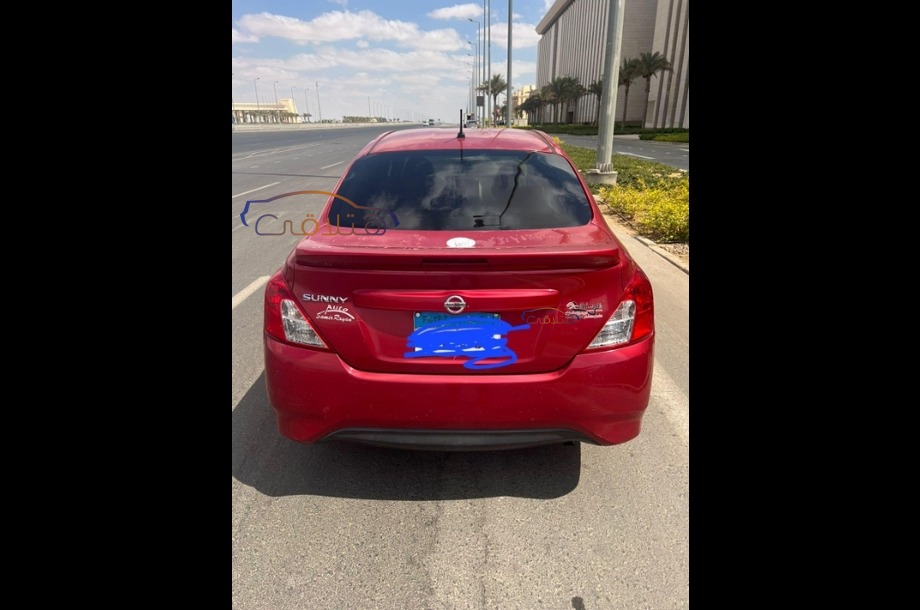 Sunny Nissan احمر