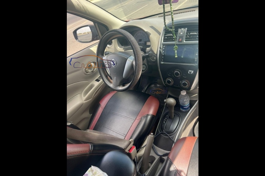 Sunny Nissan احمر