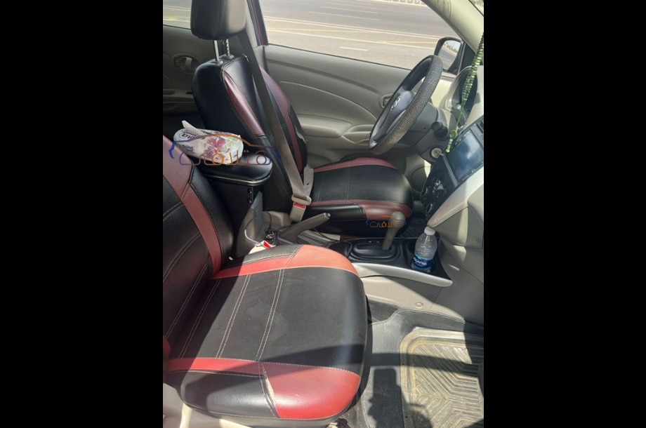 Sunny Nissan احمر