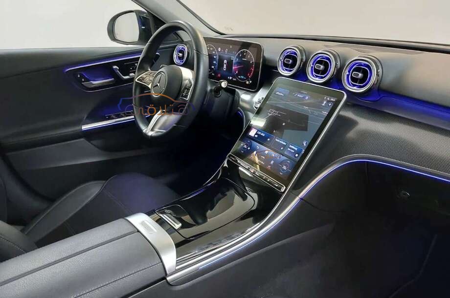 C 200 Mercedes أسود