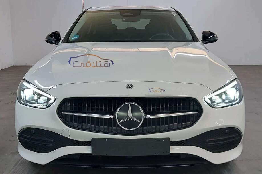 C 200 Mercedes أسود
