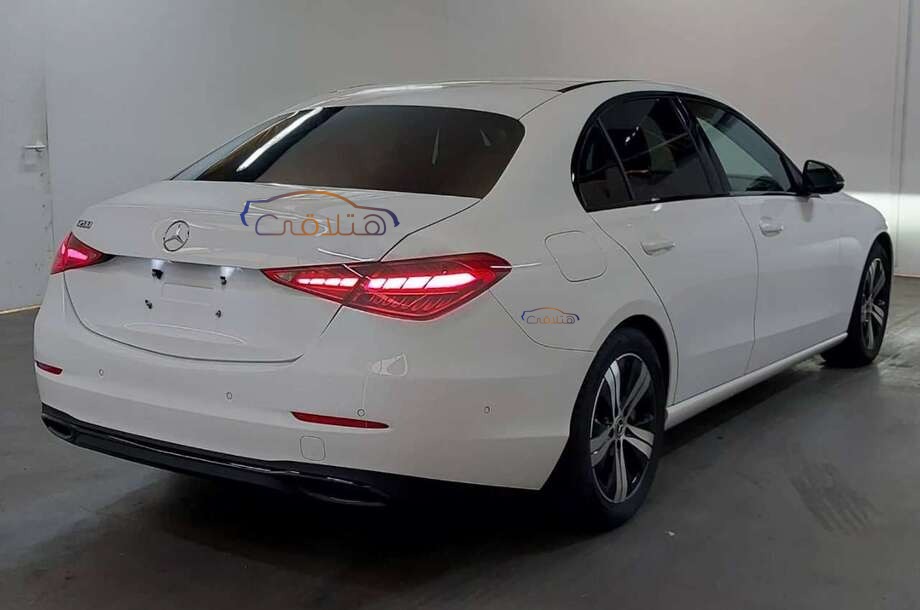 C 200 Mercedes أسود
