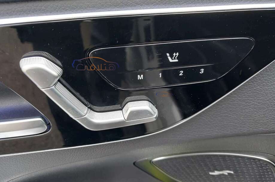 C 200 Mercedes أسود