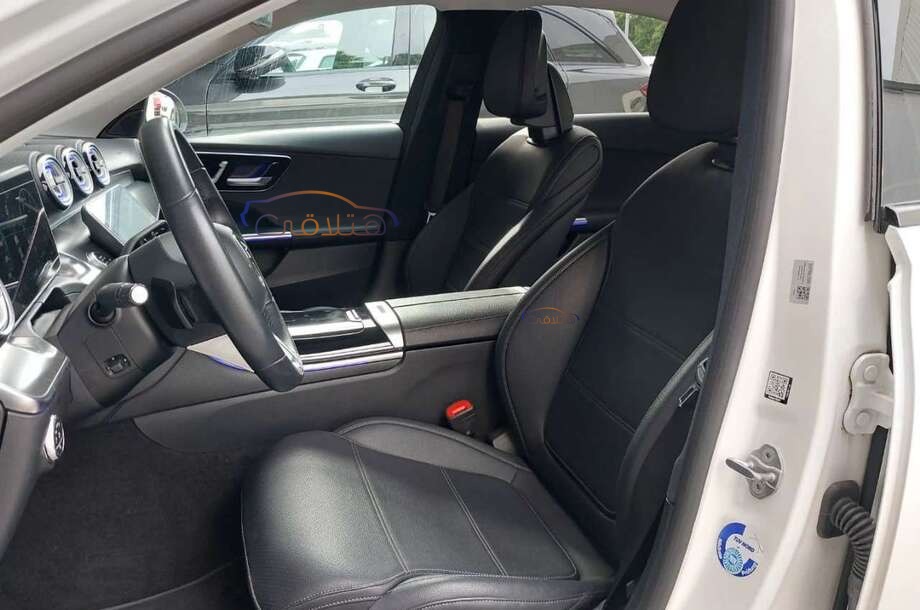 C 200 Mercedes أسود