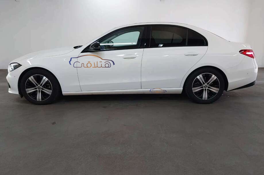 C 200 Mercedes أسود