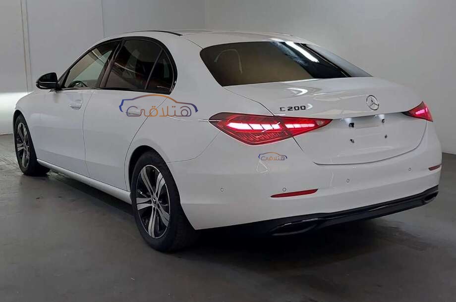 C 200 Mercedes أسود