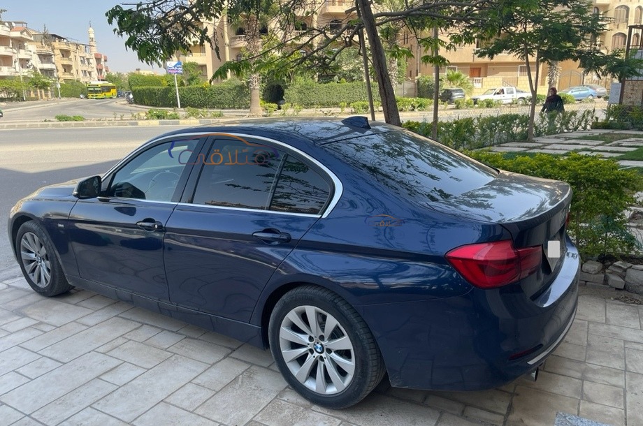 318 BMW Dark blue