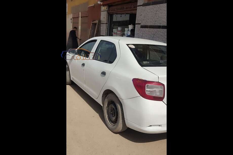 Logan Renault أبيض