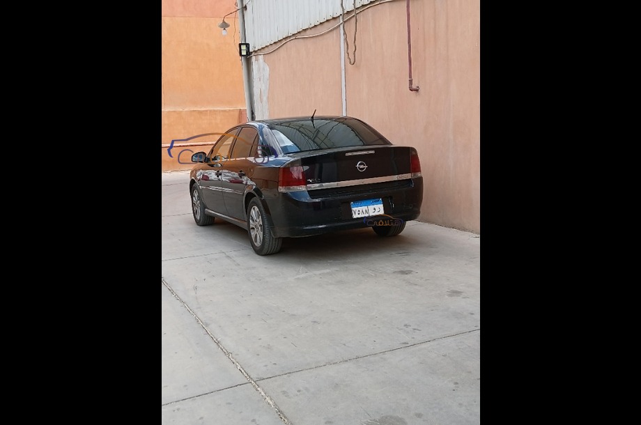 Vectra Opel أسود