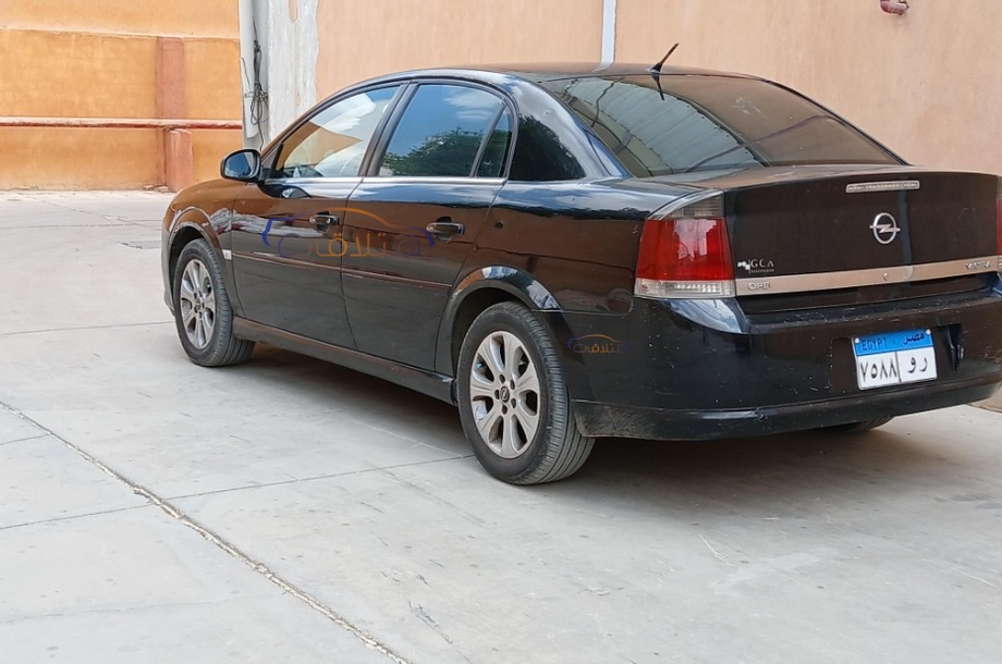 Vectra Opel أسود