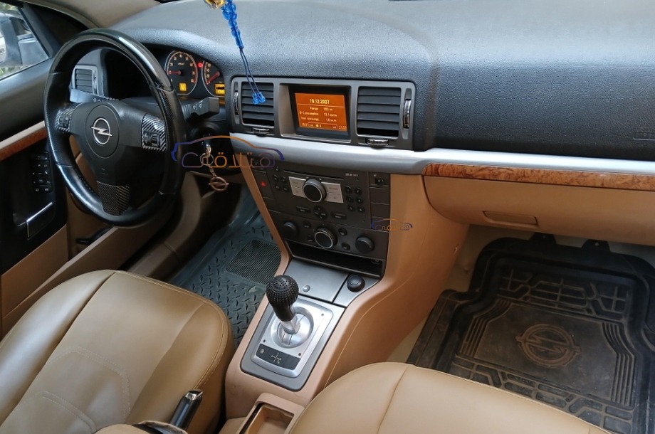 Vectra Opel أسود