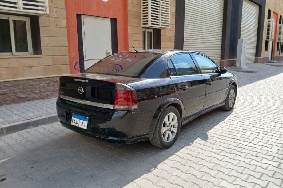 Vectra Opel أسود