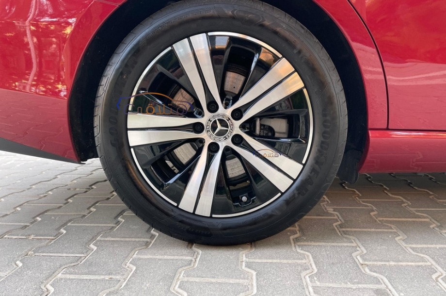 C 200 Mercedes احمر
