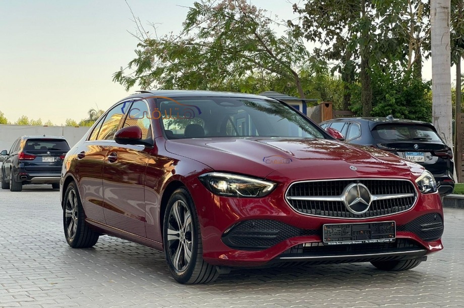 C 200 Mercedes احمر