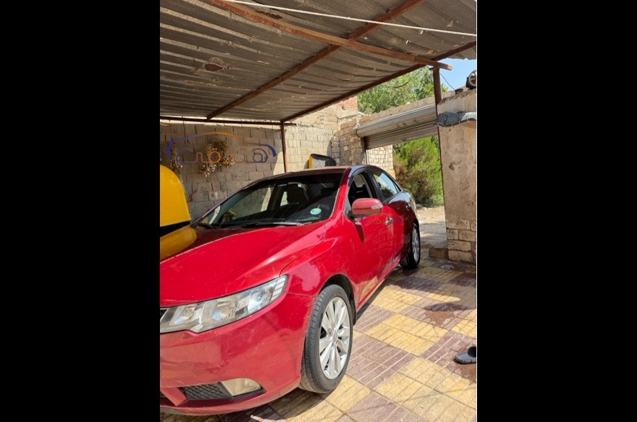 Cerato Kia Dark red