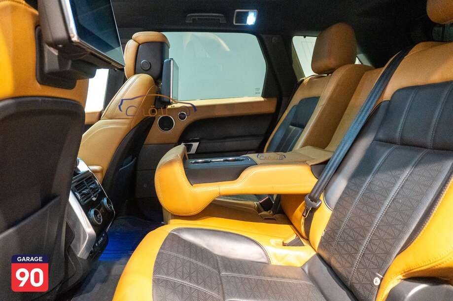 Sport Land Rover أسود