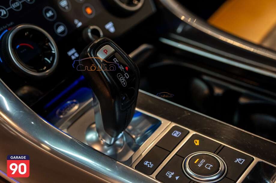 Sport Land Rover أسود