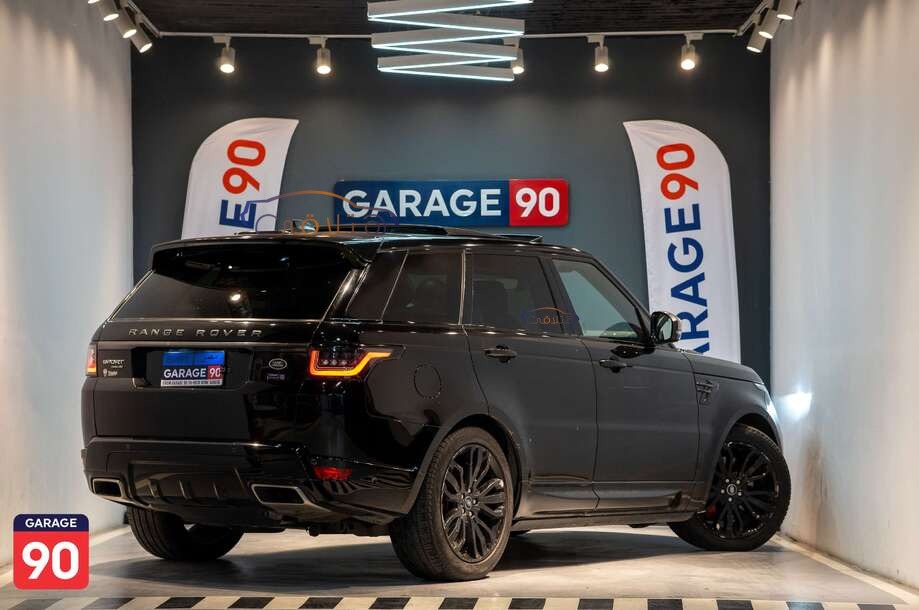 Sport Land Rover أسود