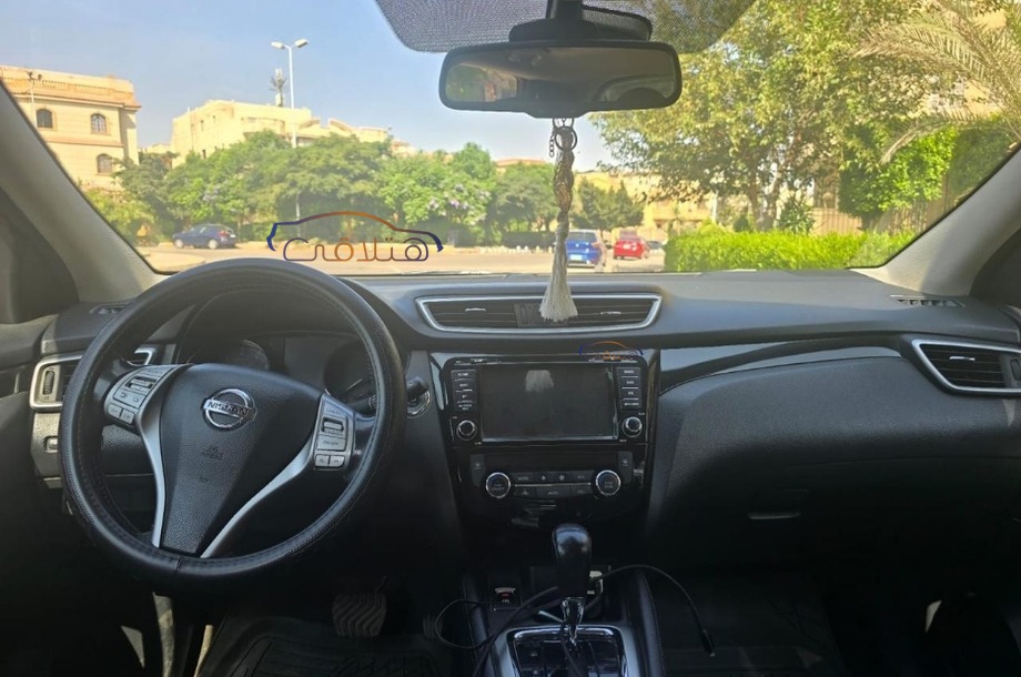 Qashqai Nissan احمر