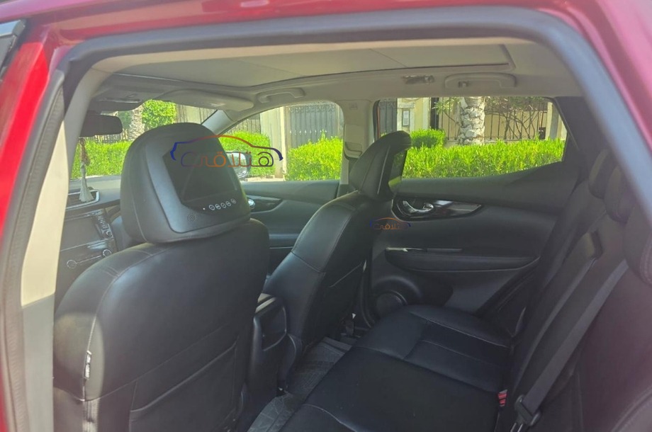 Qashqai Nissan احمر