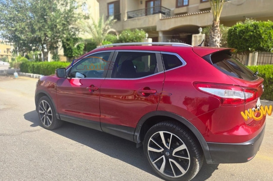Qashqai Nissan احمر
