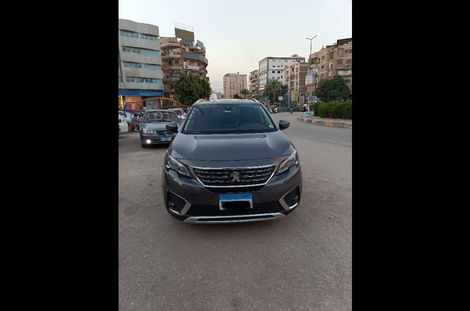 5008 Peugeot آخر