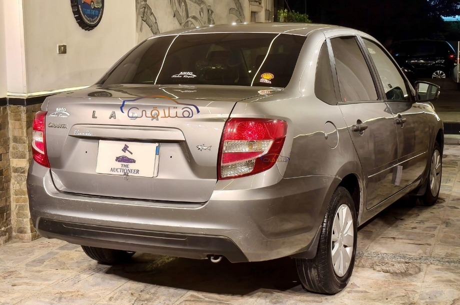 Granta Lada فضي