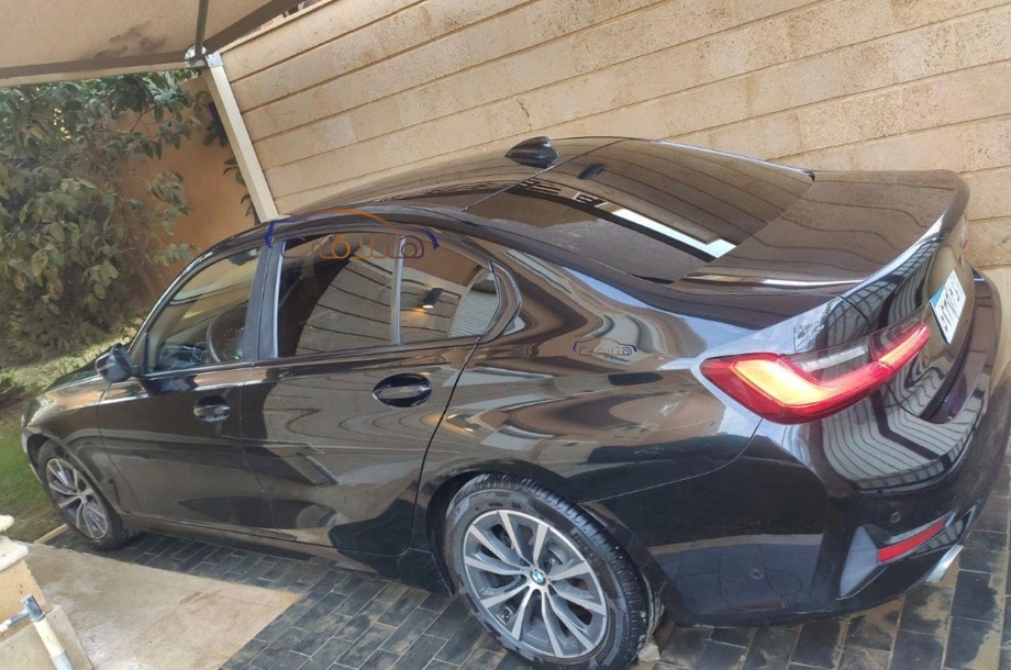 320 BMW أسود