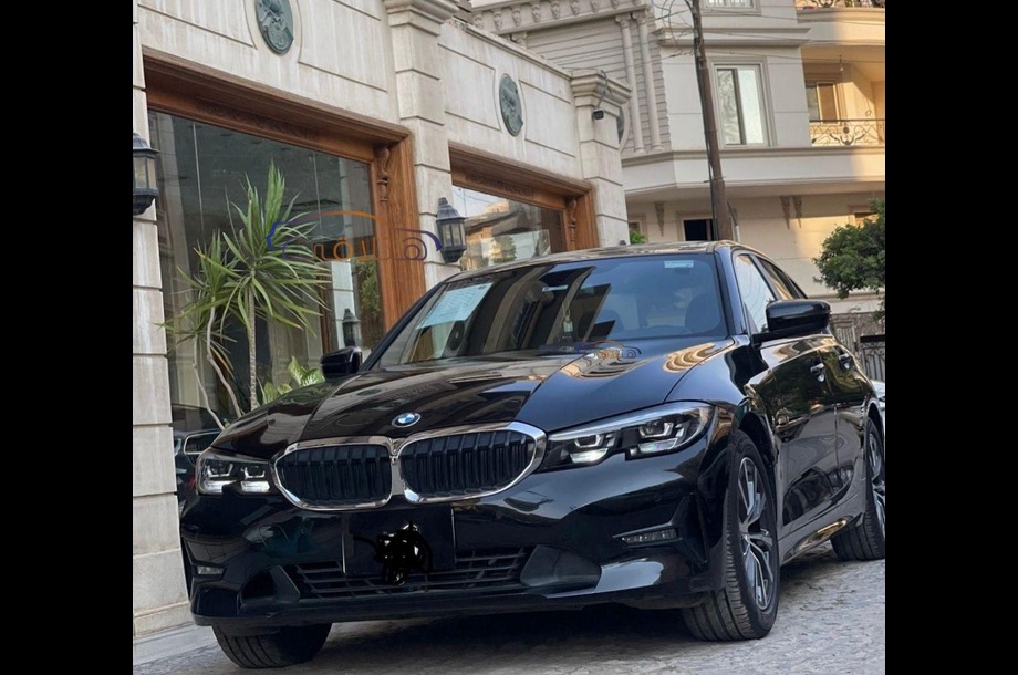 320 BMW أسود
