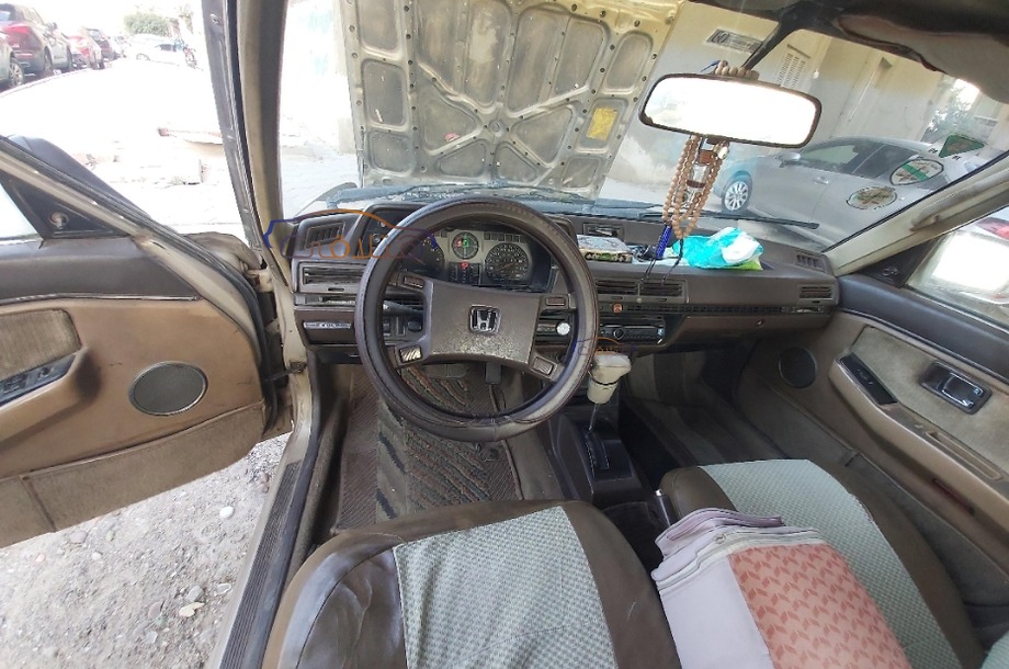 Accord Honda ذهبي