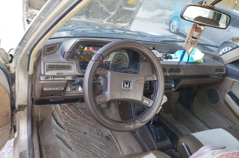 Accord Honda ذهبي