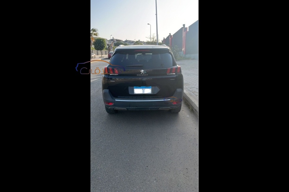 5008 Peugeot أسود