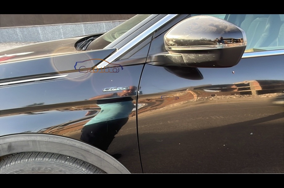 5008 Peugeot أسود