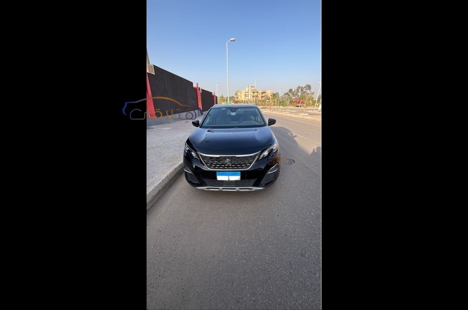 5008 Peugeot أسود