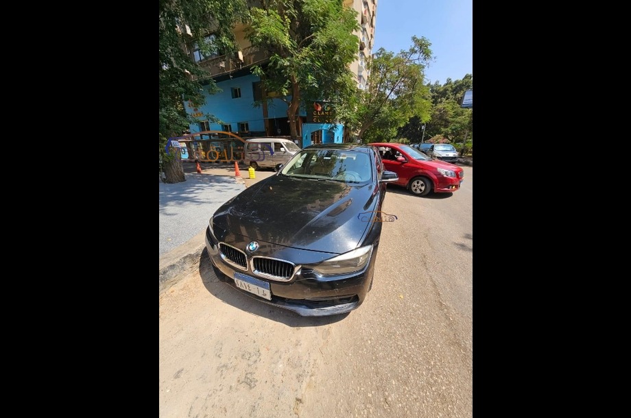 320 BMW أسود