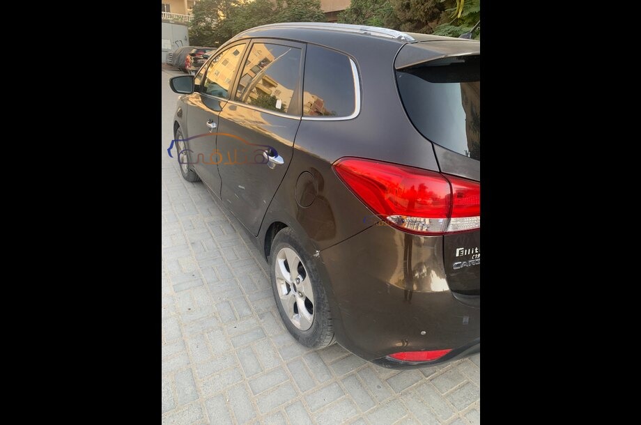 Carens Kia بني