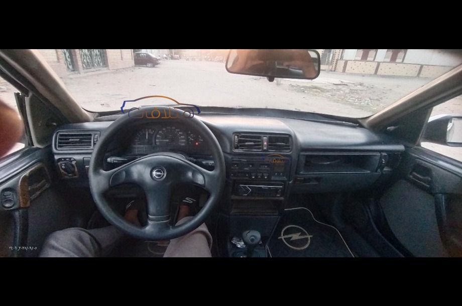 Vectra Opel أخضر