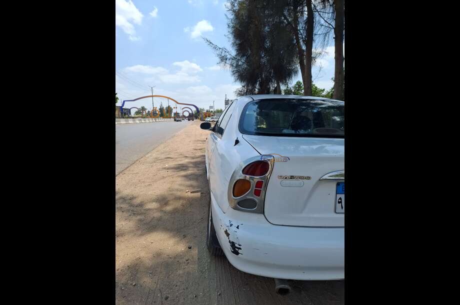 Lanos 2 Daewoo أبيض