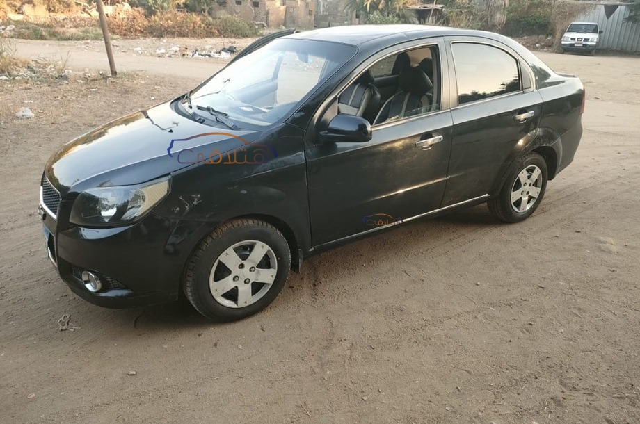Aveo Chevrolet أسود