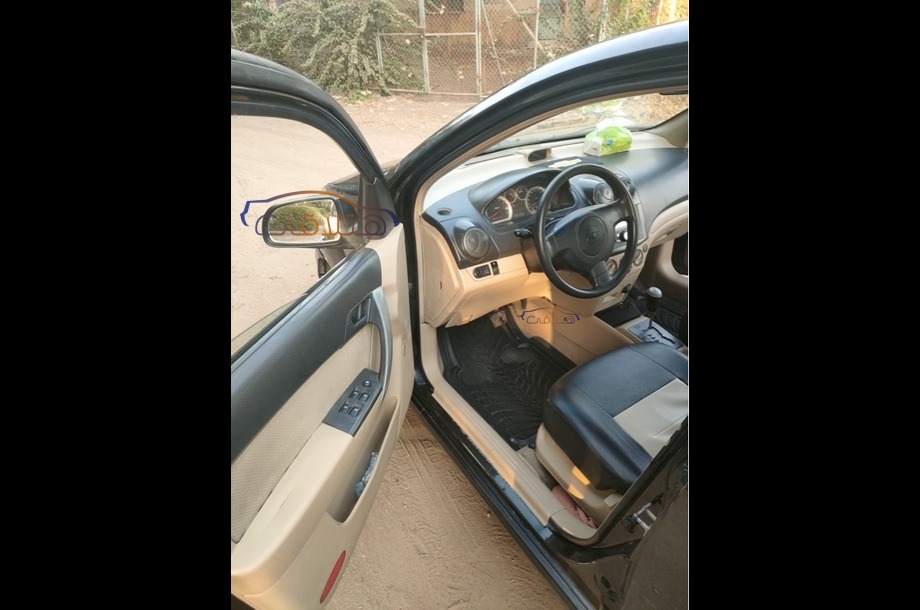 Aveo Chevrolet أسود