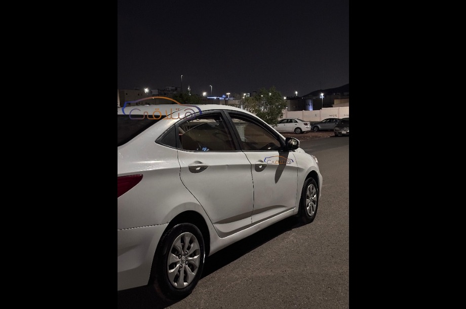 Accent Hyundai أبيض