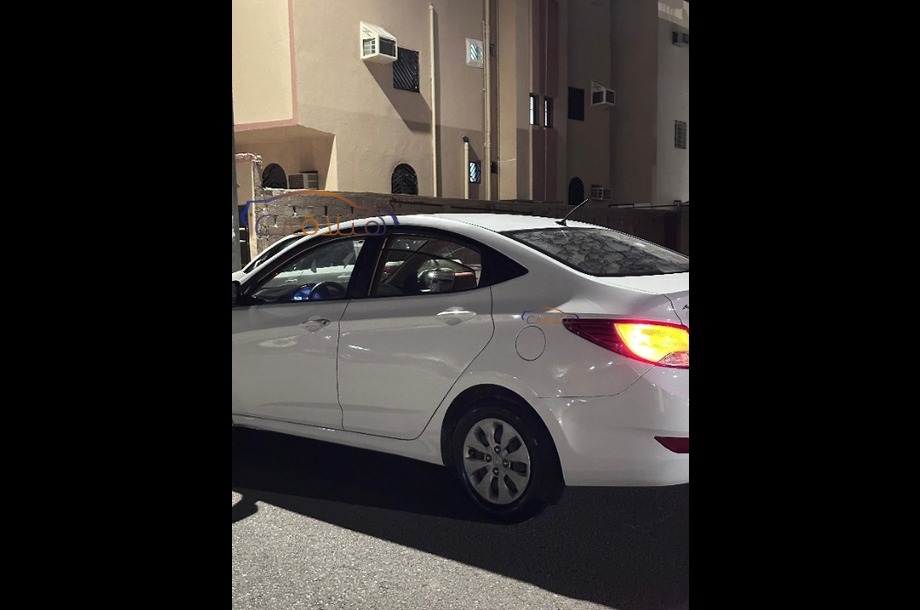 Accent Hyundai أبيض