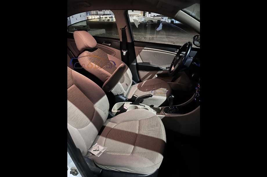 Accent Hyundai أبيض