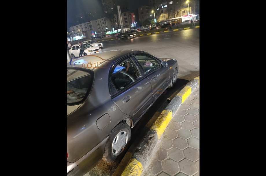 Lanos Chevrolet فضي